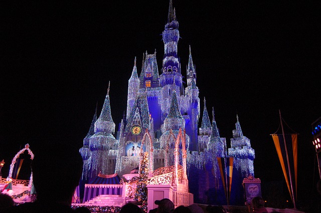 ディズニークリスマス初日混雑予想2022！空いている時期は？